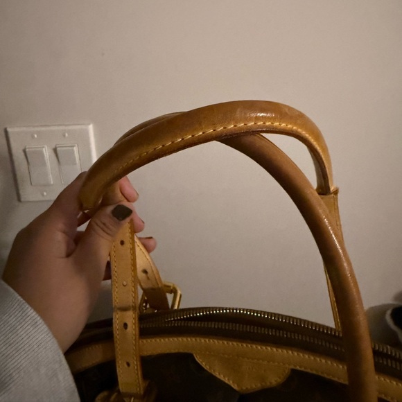 MUST GO: LOUIS VUITTON Monogram Tivoli GM - Picture 7 of 8